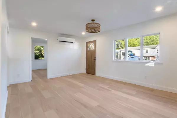 Saco, ME 04072,11 Stone ST