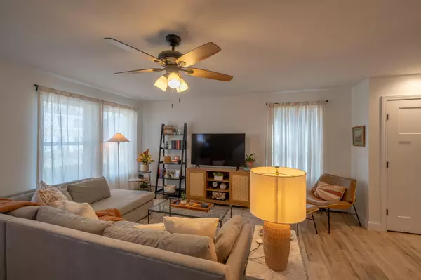 Bangor, ME 04401,22 Firefly LN