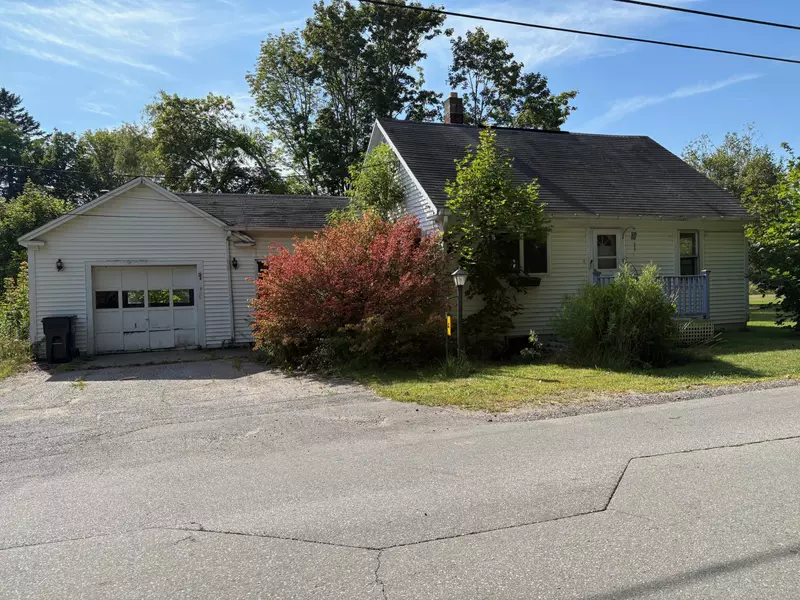4 Black RD S, Searsport, ME 04974
