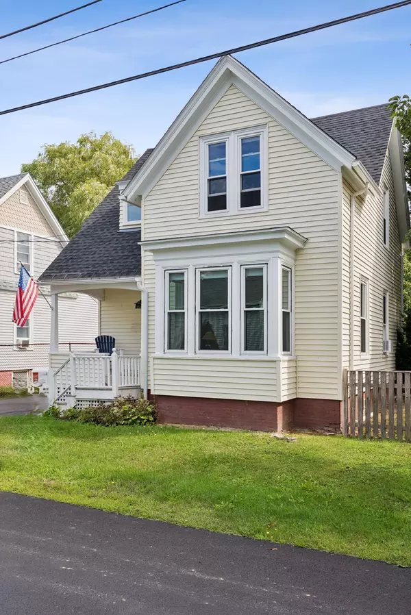 Rockland, ME 04841,27 State ST