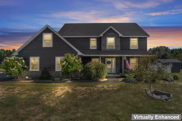 29 Foster AVE, Hampden, ME 04444