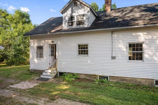 Newport, ME 04953,20 South ST