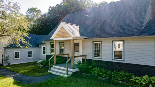 Farmingdale, ME 04344,16 Almar ST