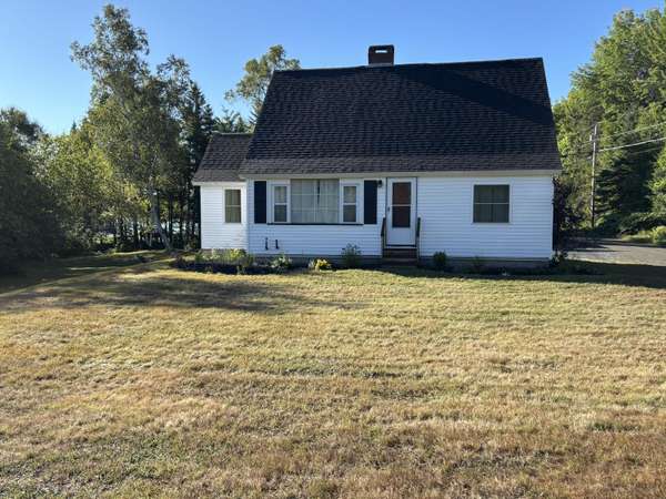 2 Piper LN, Abbot, ME 04406