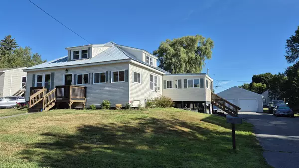 8 Woodman AVE, Fairfield, ME 04937