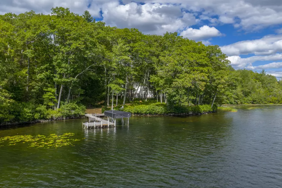 78 Rosewood DR, Raymond, ME 04071