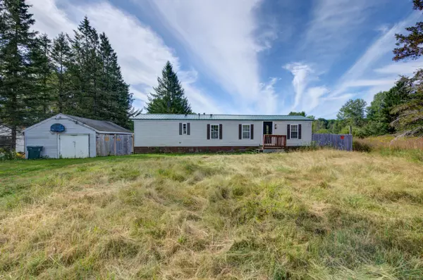 30 Costello RD, Gardiner, ME 04345