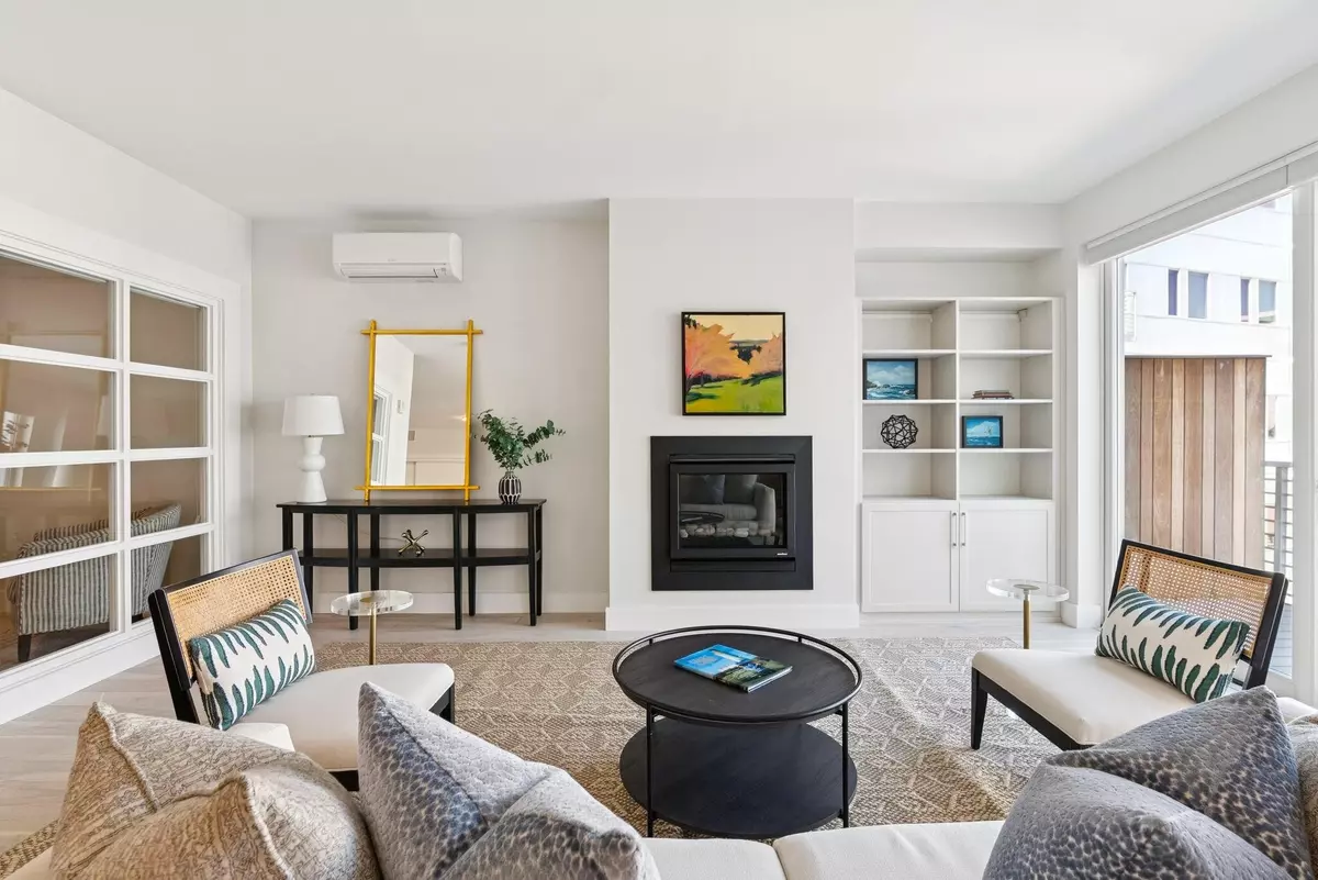 Portland, ME 04101,387 Commercial ST #525