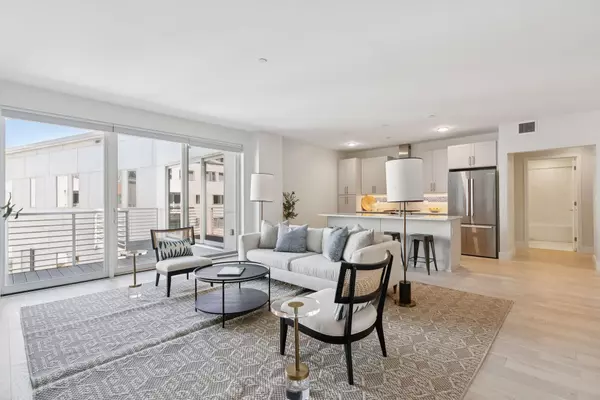 Portland, ME 04101,387 Commercial ST #525