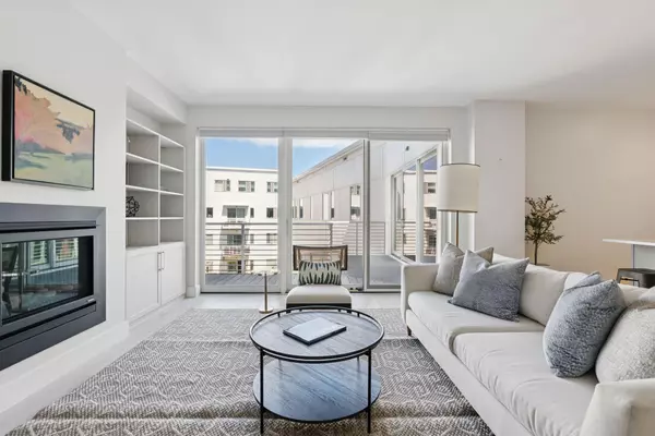 Portland, ME 04101,387 Commercial ST #525