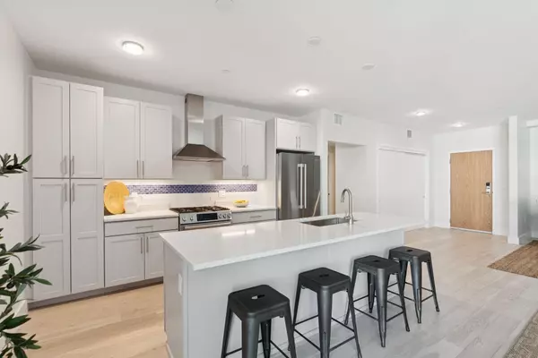 Portland, ME 04101,387 Commercial ST #525