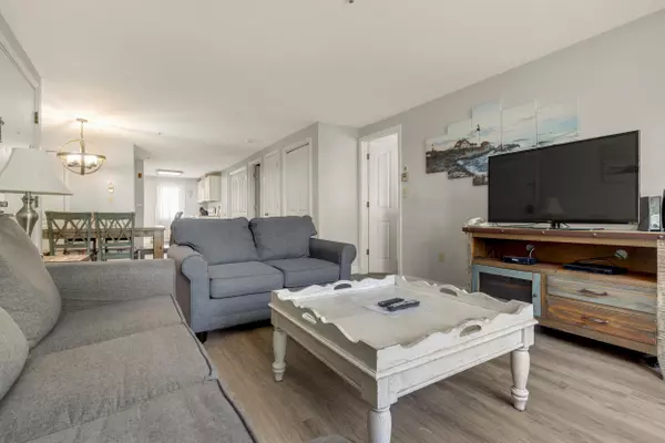 Wells, ME 04090,1373 Post RD #7C