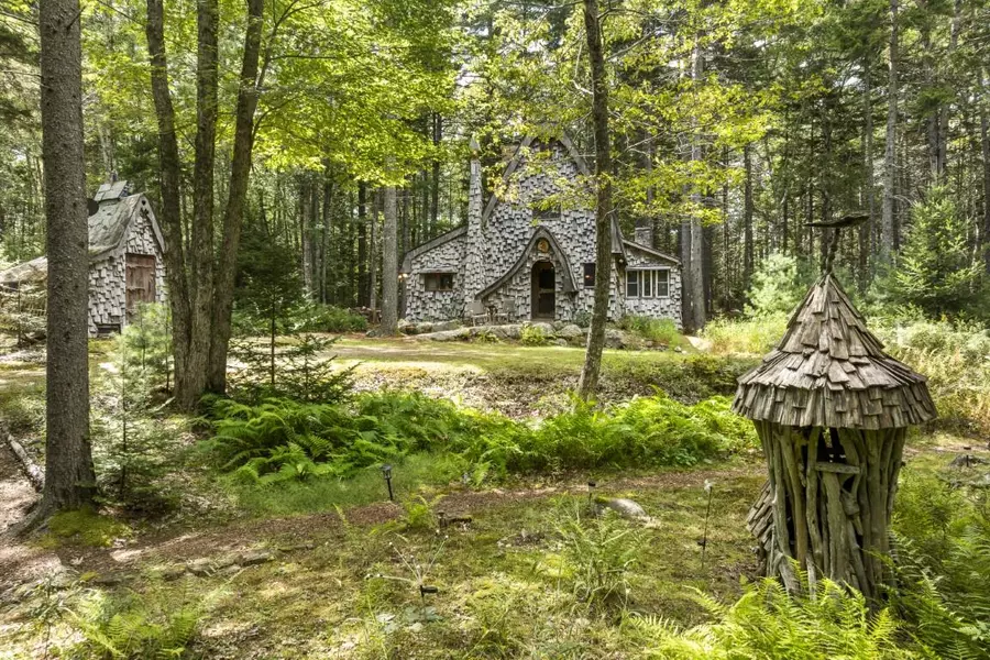 12 River View DR, Boothbay, ME 04537