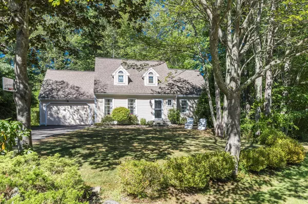 8 Hawthorne LN, York, ME 03909