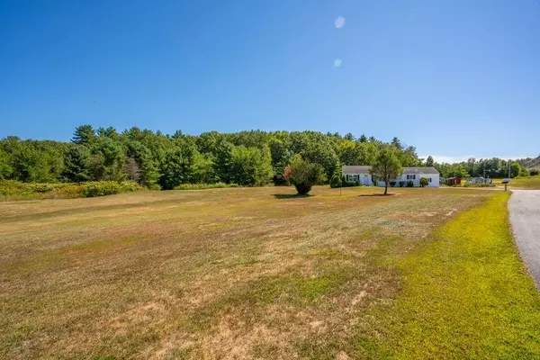 Westbrook, ME 04092,410 Small Hardy RD