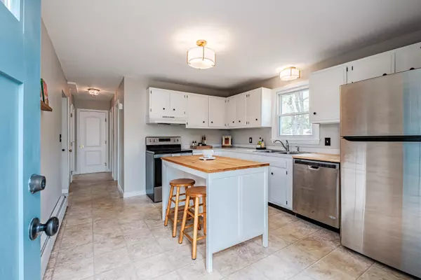 South Portland, ME 04106,129 Cleveland CIR
