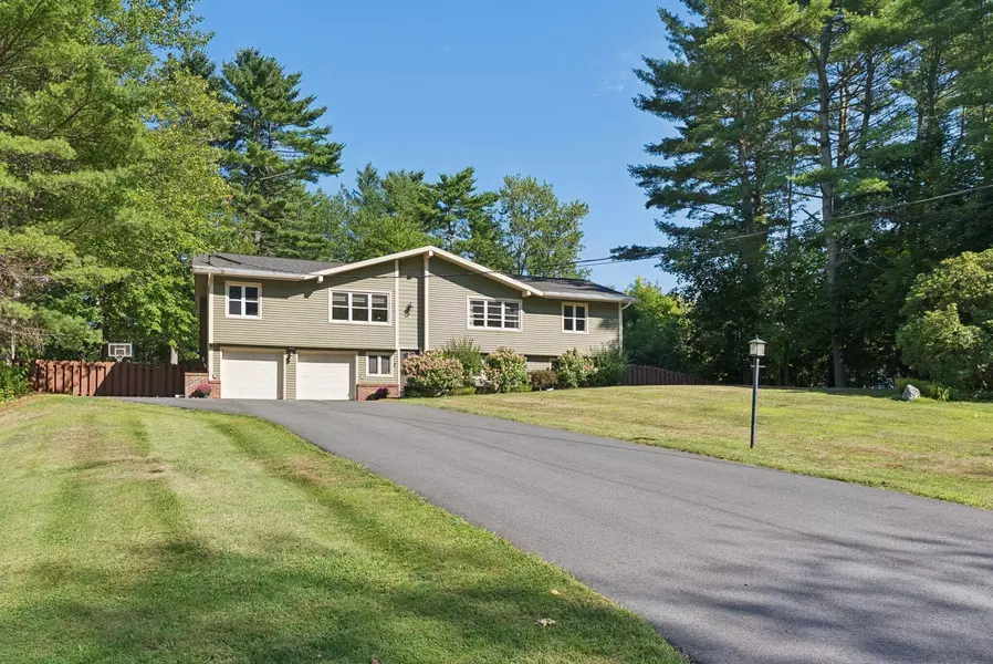 65 Cedarwood RD, Auburn, ME 04210