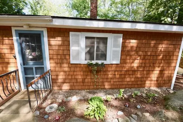 Lyman, ME 04002,113 Shore RD