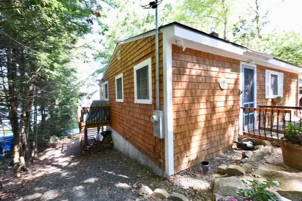 Lyman, ME 04002,113 Shore RD