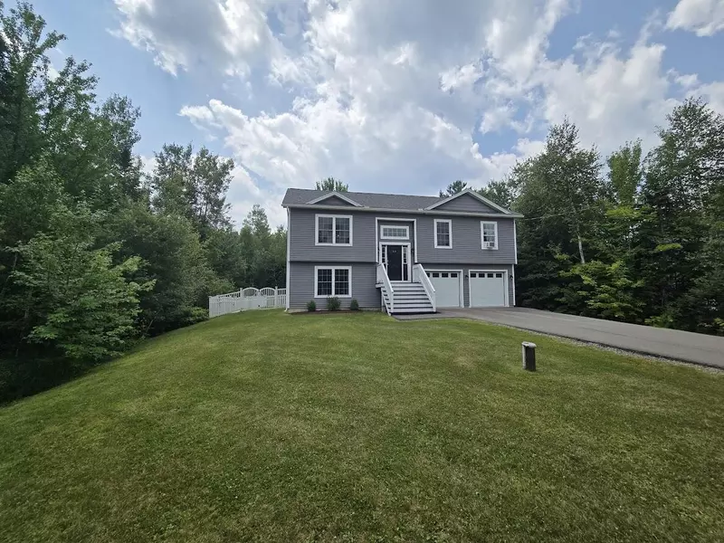 25 Rae WAY, Hampden, ME 04444