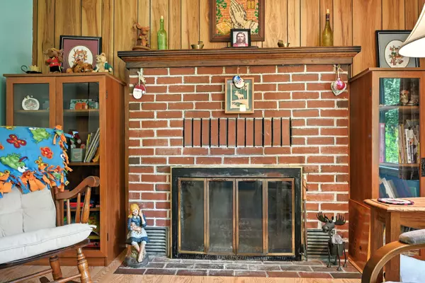 West Gardiner, ME 04345,729 High ST