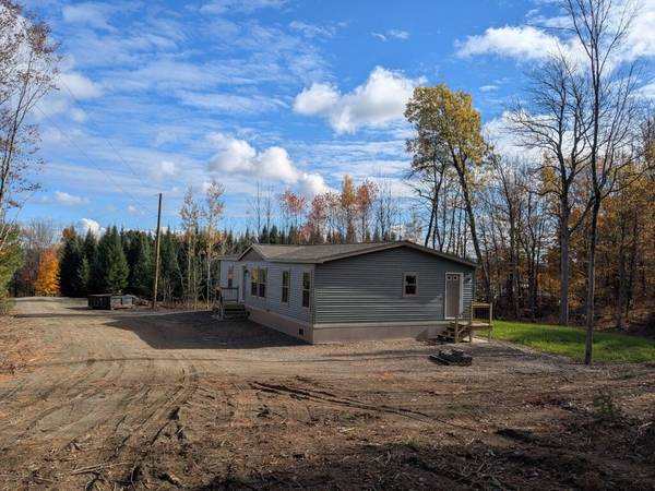 12 Country View LN, Freedom, ME 04941