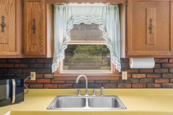 Bowdoinham, ME 04008,8 Lucas LN