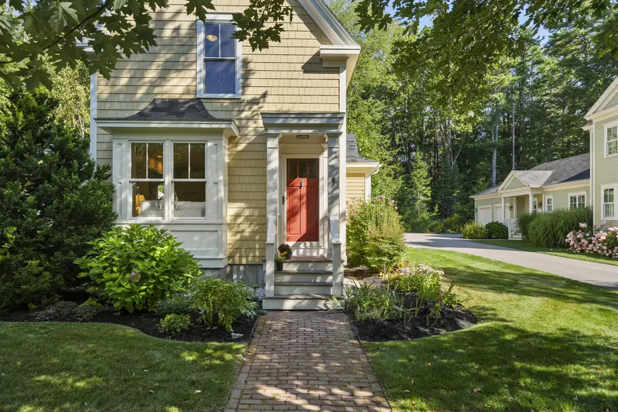 8 Ballantyne DR, Scarborough, ME 04074