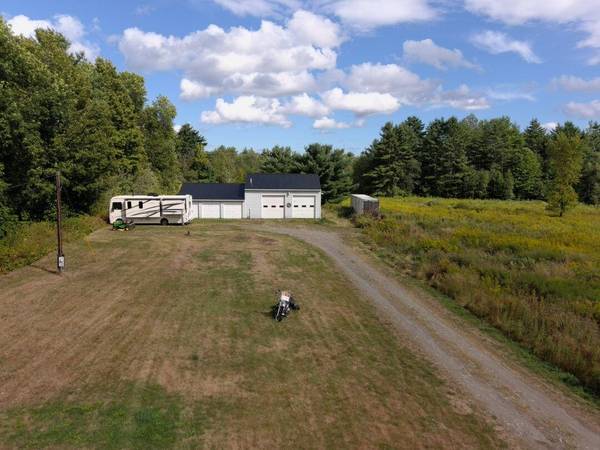389 Mutton LN, Clinton, ME 04927