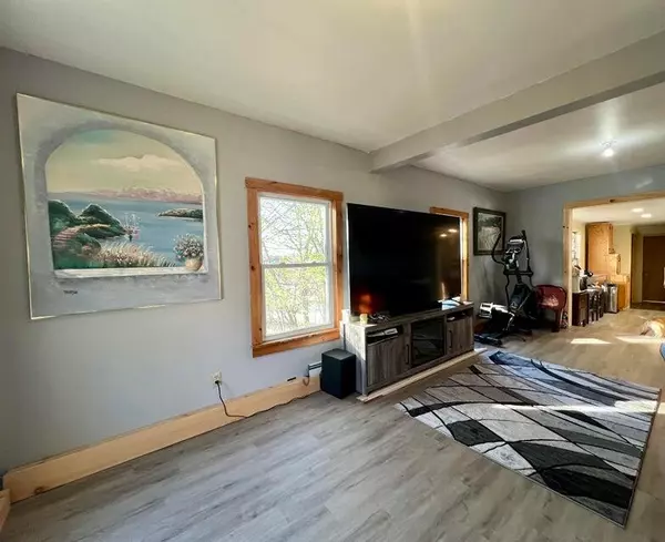 Mechanic Falls, ME 04256,18 High ST