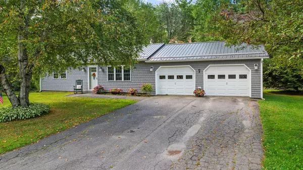 8 Hicks Pond RD, Palmyra, ME 04965