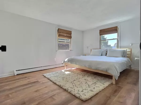 Cape Elizabeth, ME 04107,10 Pond View RD