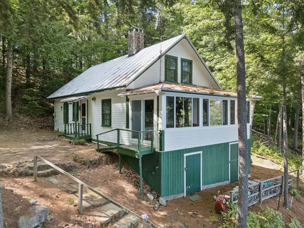 40 Community DR, Manchester, ME 04351