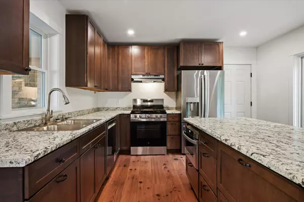 Ellsworth, ME 04605,25 Lincoln ST