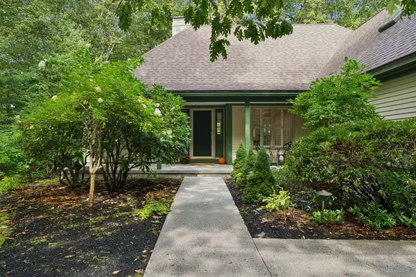 Saco, ME 04072,2 Landing RD