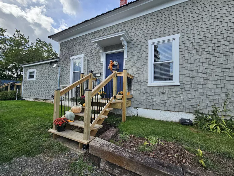 227 Peltoma AVE, Pittsfield, ME 04967