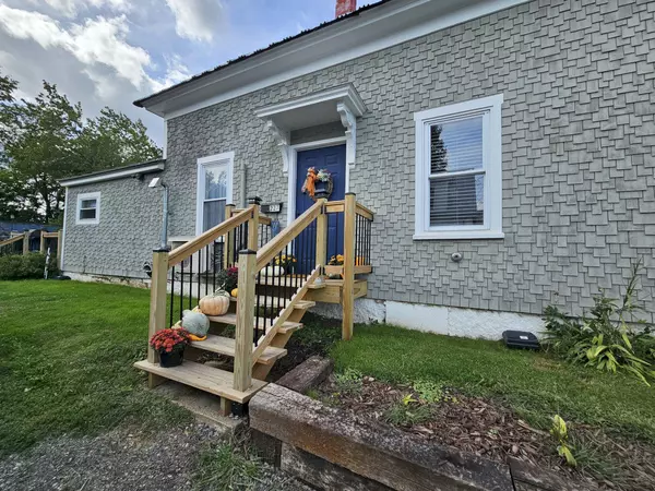 Pittsfield, ME 04967,227 Peltoma AVE