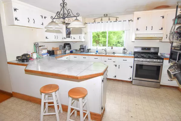 Durham, ME 04222,114 Grant RD