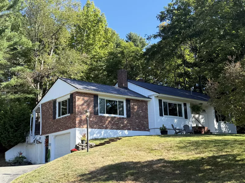 238 Middle ST, Farmington, ME 04938