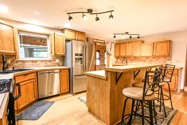 Old Orchard Beach, ME 04064,33 Garden ST