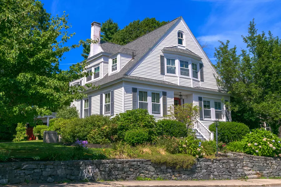 7 Mountain View RD, Cape Elizabeth, ME 04107