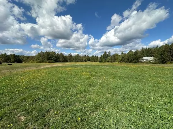 Jackman, ME 04945,1 Meadow LN