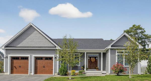1 Blueberry LN, Old Orchard Beach, ME 04064