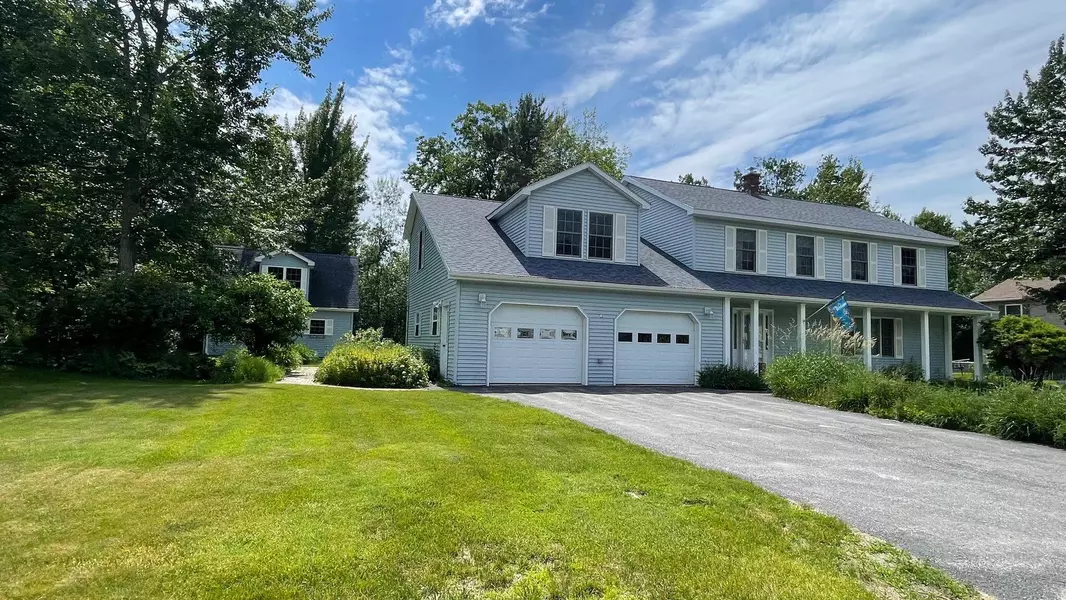25 Lynn AVE, Brewer, ME 04412