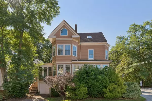 48 Ashmont ST, Portland, ME 04103