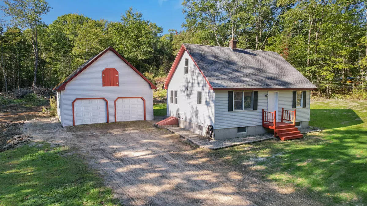 Winterport, ME 04496,123 Meadow RD