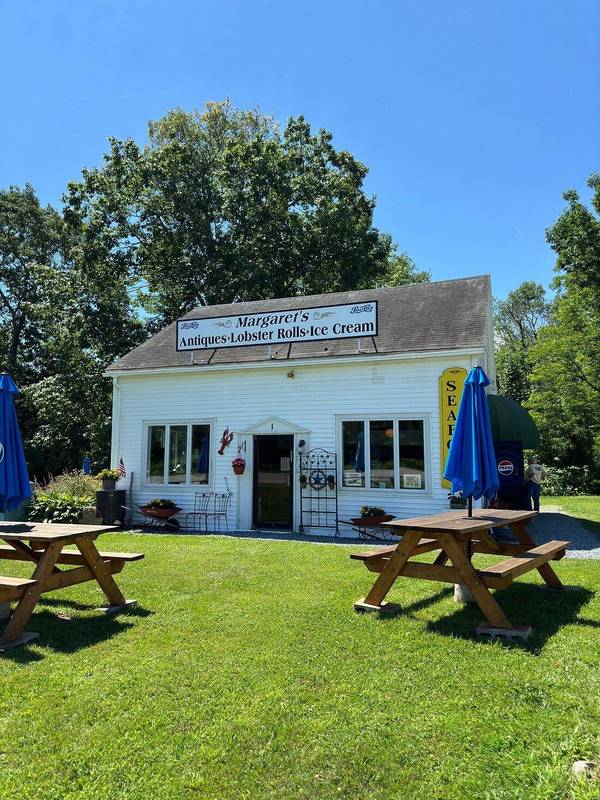 1 Oak DR, Northport, ME 04849