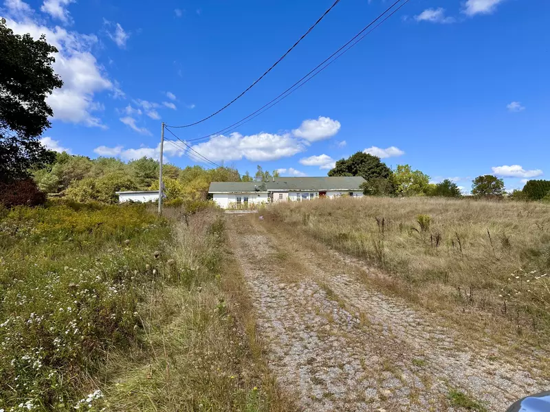 664 Gardiner RD, Wales, ME 04280