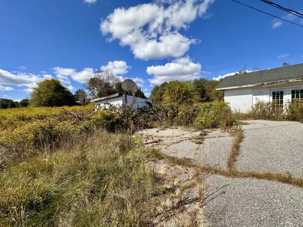 Wales, ME 04280,664 Gardiner RD