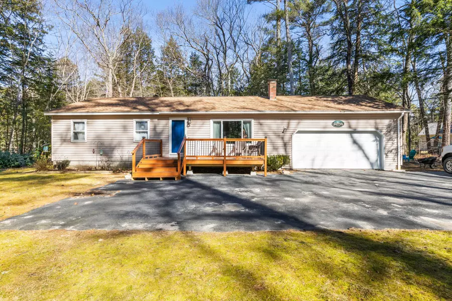 7 Many Oaks LN, Windham, ME 04062